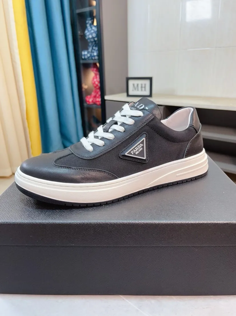 Men's shoes 💰420🌹🌹High-quality new Prada counters are launched simultaneously. The new men's shoes and 😘fabrics are selected from imported mesh and glue-spraying technology. Imported cowhide lining. 👍🏿High-end☄️Open-molded non-slip rubber outsole, exquisite lines, simple and elegant, comfortable and high-end for leisure travel. Code number: 38 to 44